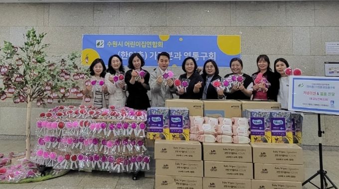 수원시 영통구 어린이집연합회가정분과, 지역사회 어르신들께 카네이션 전달