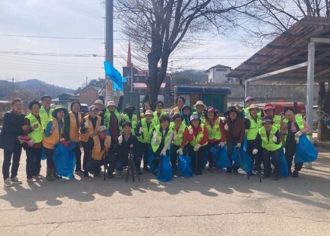 2025 여주시 북내면 관광원년의 해맞이 동여주 IC 일대 대청소 실시