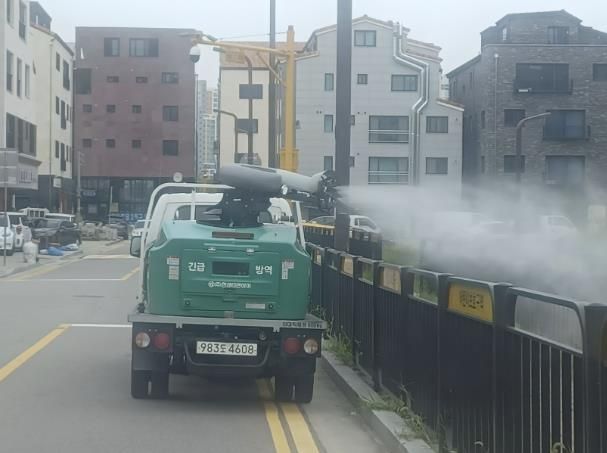 화성특례시, 감염병 매개체수 낮추기 위한 유충구제 등 선제 방역