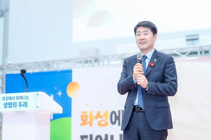 축사 중인 화성특례시의회 배정수 의장