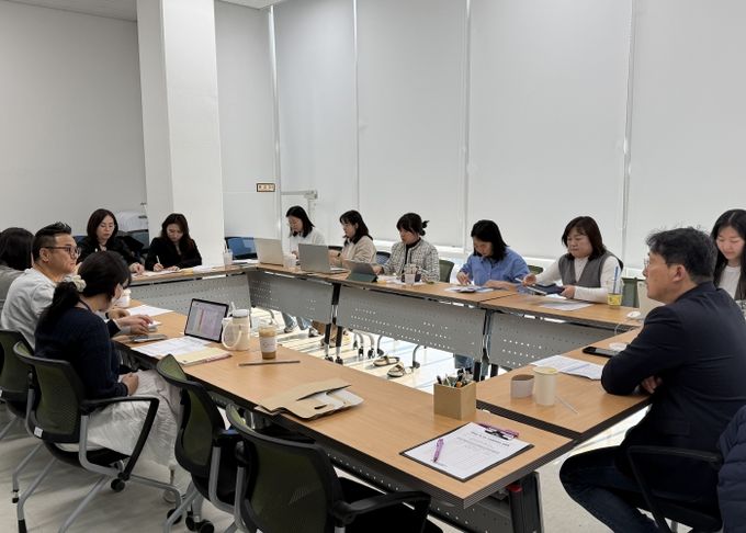 화성특례시가 제3차 지역케어회의를 개최하고 정신질환자의 회복과 재활 지원을 위해 논의하고 있다