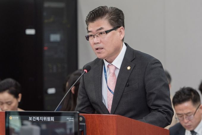 경기도의회 윤태길 의원, “도민 건강 지키는 제도적 기반 마련”… 보건환경연구원 운영조례 상임위 통과