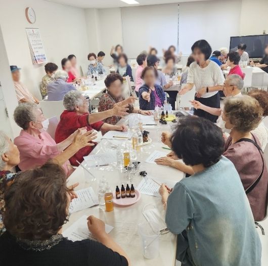 수원시 영통구 영통1동 주민자치회, 경로당 찾아 탄소중립 교육 실시