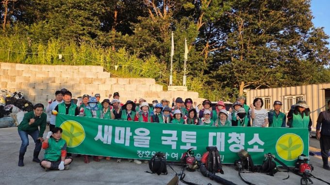 장호원읍 새마을남녀협의회, 도로변 제초 작업 및 환경정비 실시