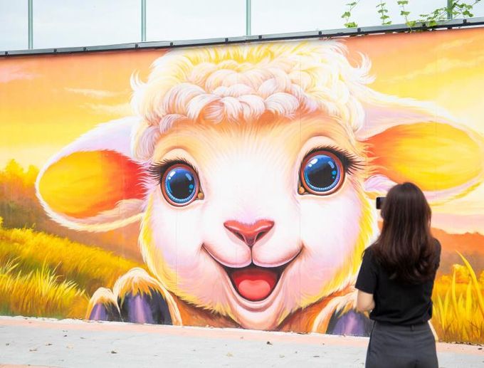 작품이 된 공사장 가림막 … 평택호에서 만나는 예술 산책