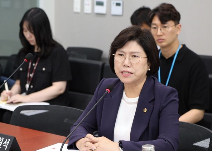 경기도의회 교육행정위원회 이애형 위원장(국민의힘, 수원 세류1·2·3동 및 권선1동)