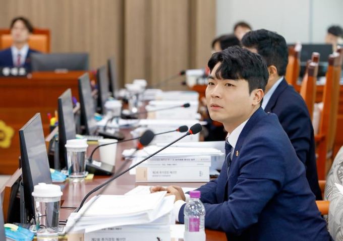 경기도의회 정동혁 의원, 데이터·참여·AI로 무장한 ‘디지털 의정 조례’ 상임위 통과