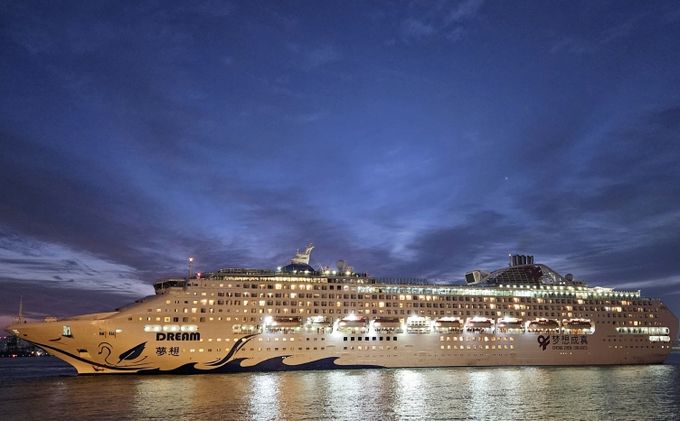 인천항 크루즈터미널에 접안한 Dream호의 모습