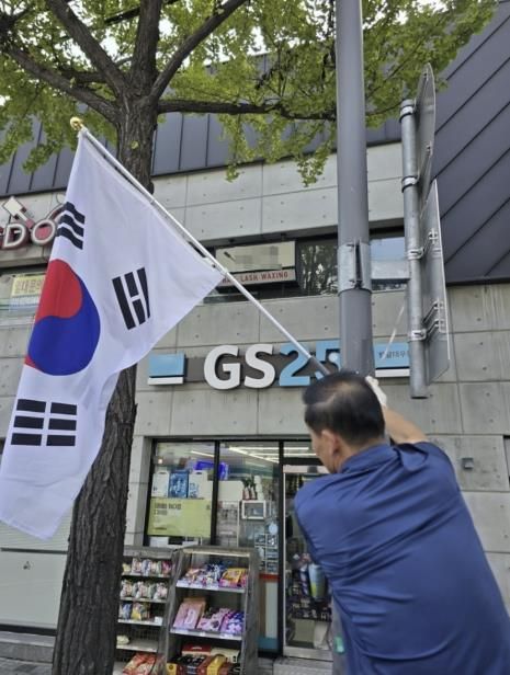 수원시 팔달구 화서1동 새마을지도자협의회, 10월 나라사랑 태극기 달기 운동 전개