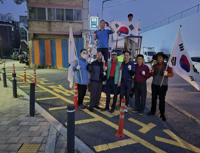 수원시 장안구 영화동 새마을지도자협의회, 국군의 날 맞아 태극기 게양으로 나라사랑 실천