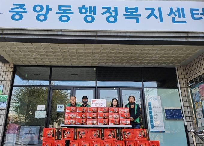 중앙동 새마을지도자, 사랑의 라면 나눔으로 전한 따뜻한 연말