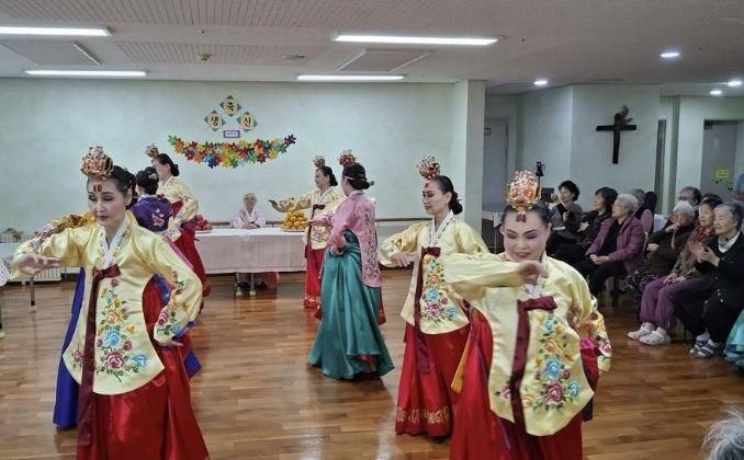 수원시 장안구 정자3동 주민자치센터, 아녜스의 집에서 재능기부 공연