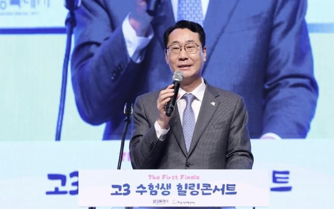 정명근 화성특례시장이 수능을 마친 고3 수혐생들에게 격력와 응원의 메시지를 전하고 있다