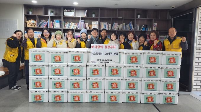 군포시 산본1동 지역사회보장협의체, ‘사랑의 김장김치 나눔 행사’ 통해 저소득 취약계층 지원