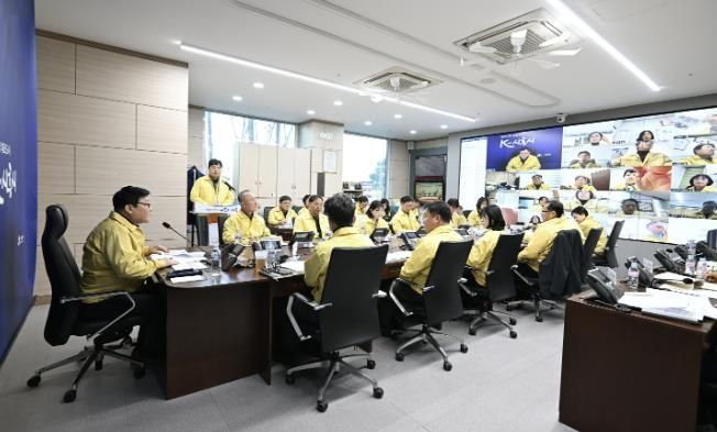지난 12월 4일 시청 재난안전상황실에서 열린 ‘2025년 강설ㆍ한파 대비점검회의’ 현장