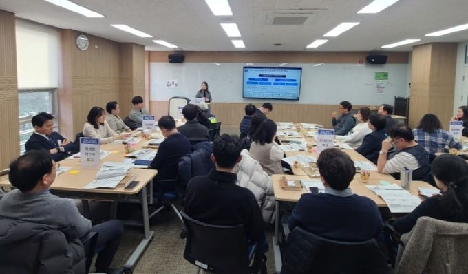 지난 12일 광명시평생학습원에서 '국제안전도시 분과위원회'가 진행되고 있다.