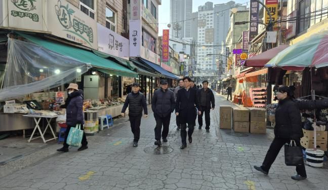 한상욱 처인구청장이 7일 용인중앙시장을 비롯해 지역내 기관과 단체를 방문해 현장의 목소리를 경청했다.