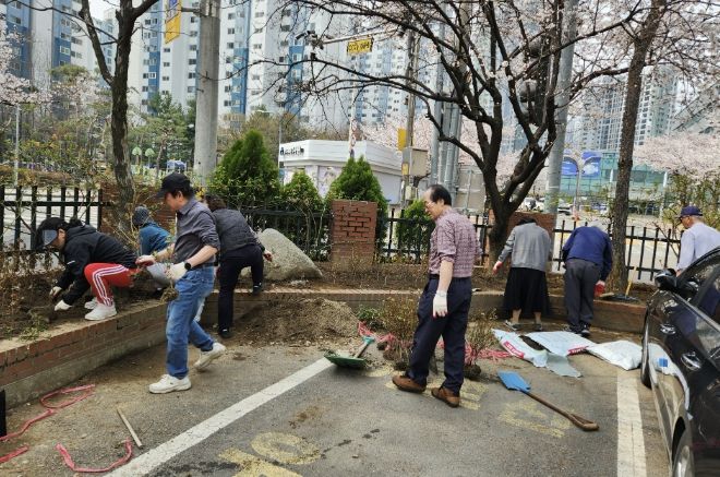 수원시 장안구 정자2동 기로경로당, 봄맞이 화단정비