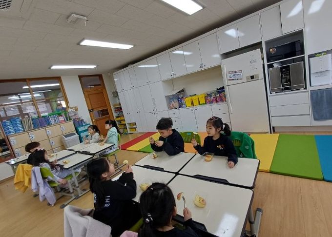 광주 양벌초, 돌봄교실에 제철과일 무상 제공…건강·돌봄 두 마리 토끼 잡는다