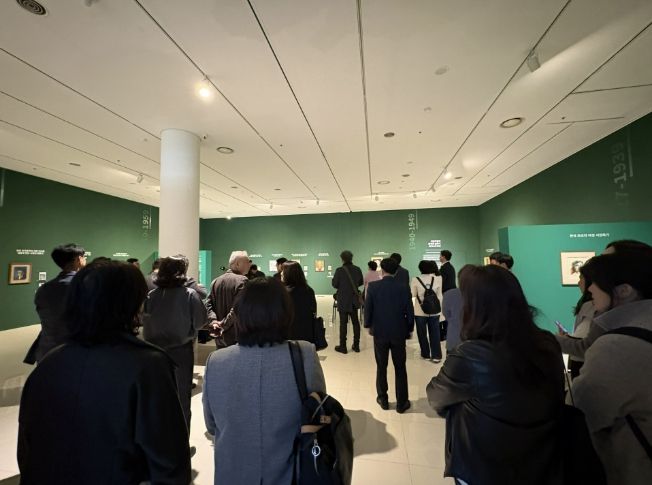 《FACE : 문인 - 시대를 담은 얼굴들》 전시장 관람 사진