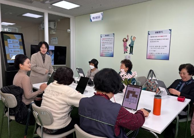 부천시원미노인복지관, 디지털 기기를 활용한 ‘브레인오락실’ 운영