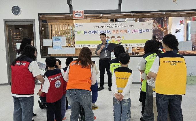 ‘발달놀이터 체험행사’ 참여자들이 함께 참여하고 있다.